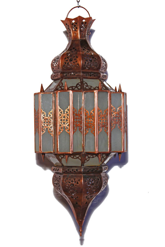 Die orientalische Lampe wird in Marokko von ausgewählten Künstlern hergestellt. Die Orient Lampen verzaubern Ihre Umgebung in ein Ambiente aus 1001 Nacht.