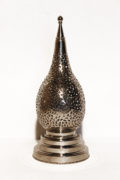 Die arabische Tischlampe Leila wird in Marokko von ausgewählten Künstlern hergestellt. Einzigartige Tischlampen erhältlich bei El-Fesi / Oriental Art Decor.
