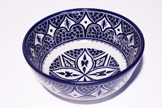 Die orientalische Schüssel Baba aus Steingut eignet sich für jede Küche. Orientalisches Geschirr von El-Fesi / Oriental Art Decor.