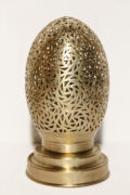 Die Messing Tischlampe Melina wird in Marokko von ausgewählten Künstlern hergestellt. Einzigartige Tischlampen erhältlich bei El-Fesi / Oriental Art Decor.