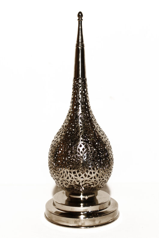 Die Tischlampe Orient wird in Marokko von ausgewählten Künstlern hergestellt. Einzigartige Tischlampen erhältlich bei El-Fesi / Oriental Art Decor.