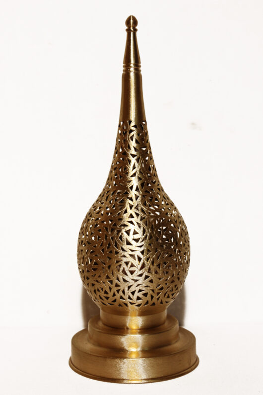 Die orient Tischlampe Yemina wird in Marokko von ausgewählten Künstlern hergestellt. Einzigartige Tischlampen erhältlich bei El-Fesi / Oriental Art Decor.